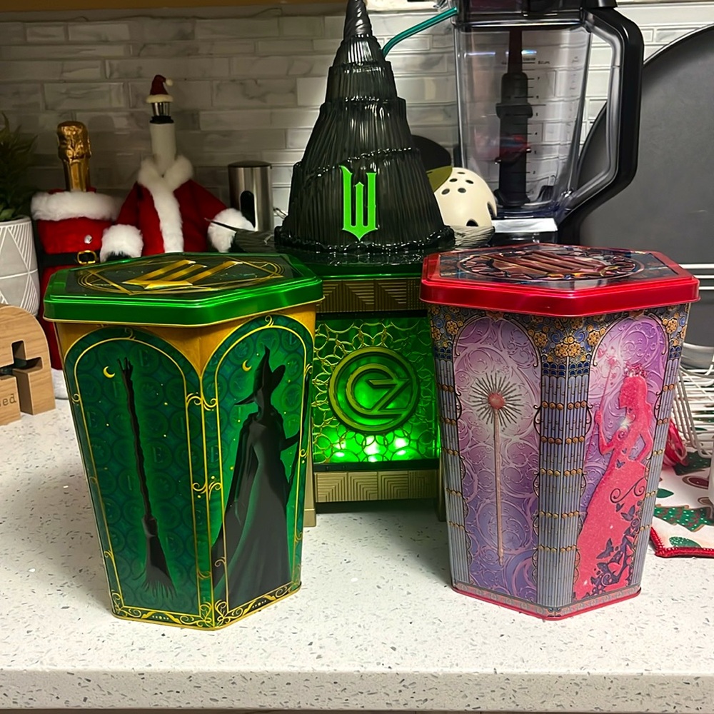 WICKED GLINDA AND ELPHABA POPCORN 🍿 TINS! Regal exclusives limited edition!